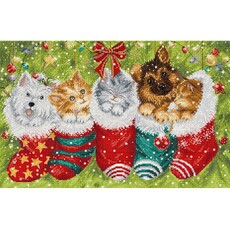 Собаки та коти в панчохах Набір для вишивання хрестиком LETISTITCH L9940